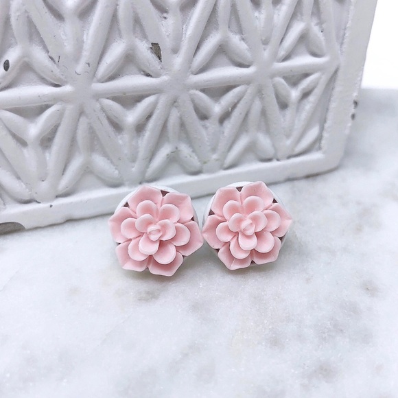 ✨3/$30✨Succulent Stud Earrings - Picture 4 of 6